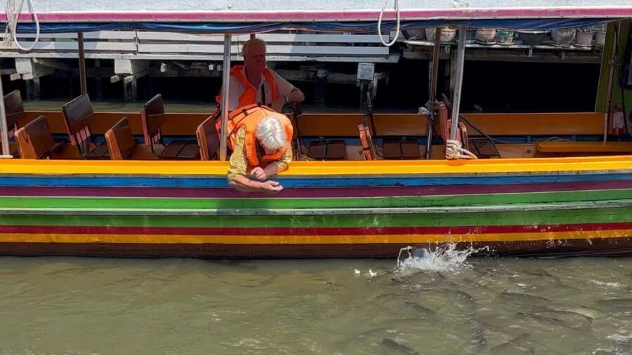 1 Hr Private Bangkok Canal Boat Tour: Traditional Flat Boat - Bang Luang Canal Community and the Artist House by an ancient stupa
