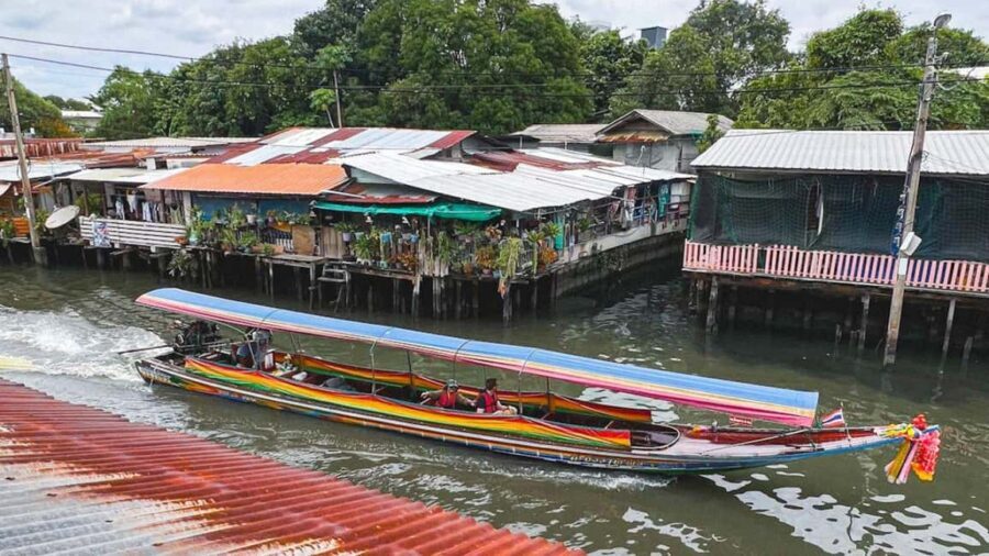 1 Hr Private Bangkok Canal Boat Tour: Traditional Flat Boat - The short photo window at Wat Pak Nam Fang Tai