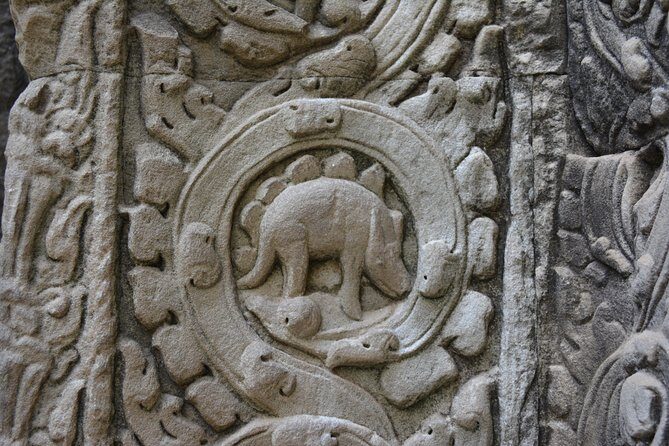 2-Day Angkor Wat Tour from Bangkok - Poi Pet Border Day: What It Feels Like at the Crossing