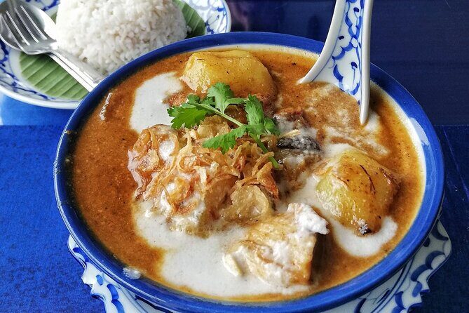 4 Corners of Thailand: A Taste Sensation Food Tour in Hua Hin - The Guide Experience: Where Belle and Cream Raise the Quality