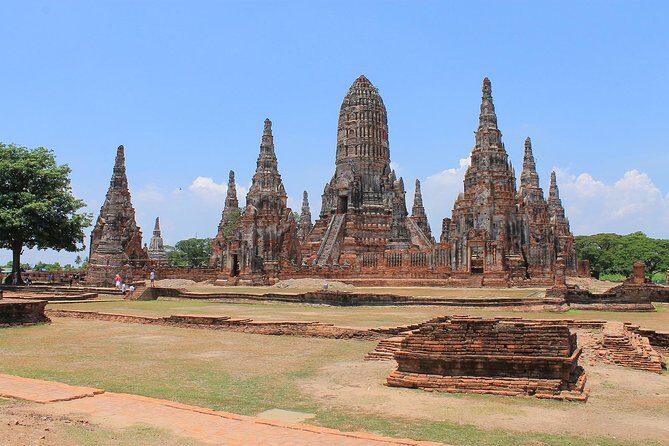 A Day in Ayutthaya: Private 5 UNESCO Temples Tour From Bangkok - Stop 1: Wat Lokayasutharam and the Reclining Buddha