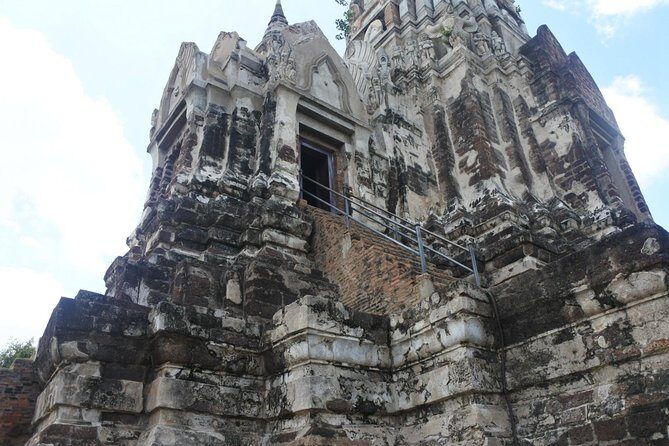 A Day in Ayutthaya: Private 5 UNESCO Temples Tour From Bangkok - Stop 3: Wat Mahathat and the Buddha relic role