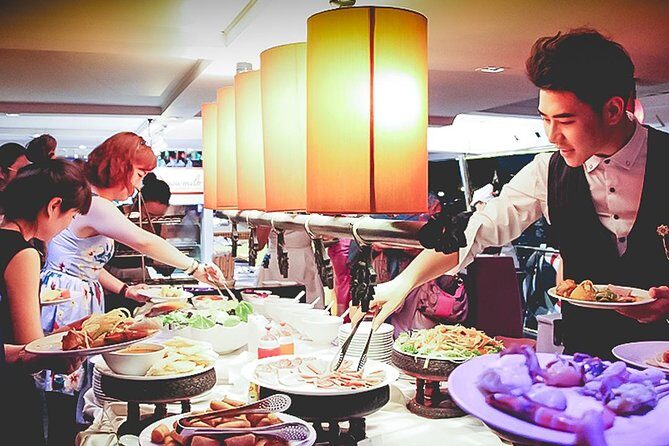 Amazing Chaophraya Dinner Cruise Experience - Warehouse 7 and getting seated: avoid the crowds