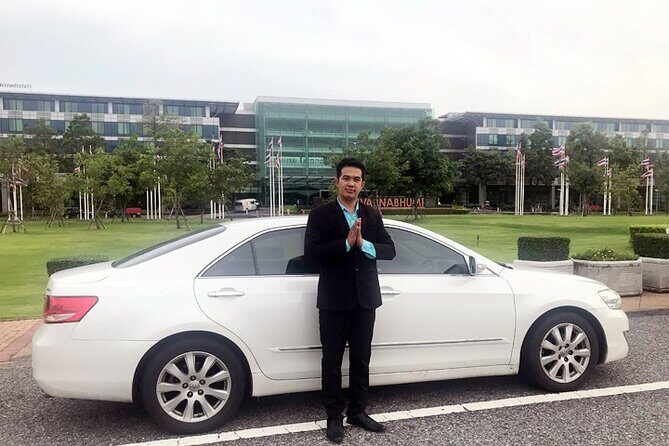 Arrival Private Airport Transfer : Bangkok Airport to Hotel in Bangkok - Finding Your Driver at Suvarnabhumi: Gate 4, Your Name, and the Viator Sign