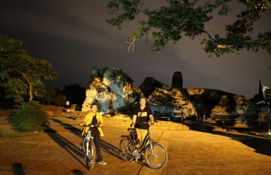 Ayutthaya: 3-Hour Sunset Ride Bike Excursion - The reclining Buddha stop at Wat Lokayasutharam and the final photo moments