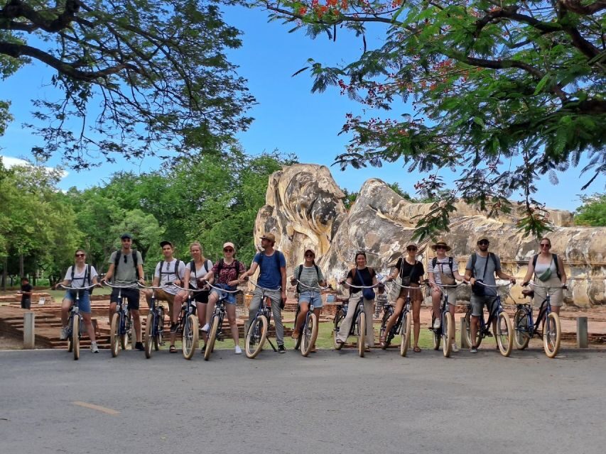 Ayutthaya City and Historical Park Bike Tour - Chao Phrom Market: amulets and food-stall energy