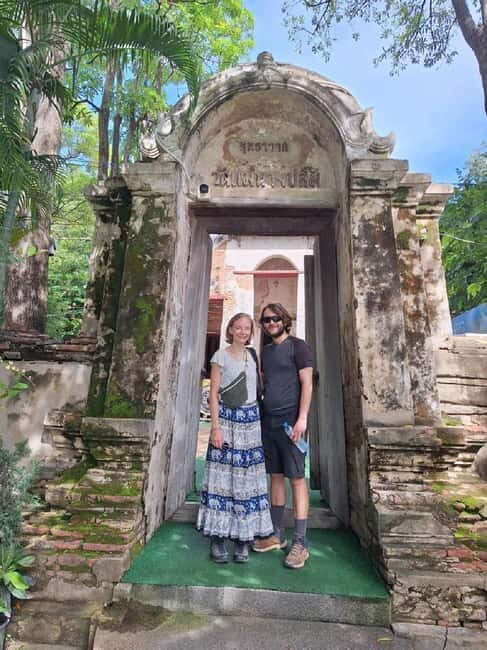 Ayutthaya: Colorful Slow Life Bicycle Tour with local guide. - Pace, safety, and what you actually need to be comfortable