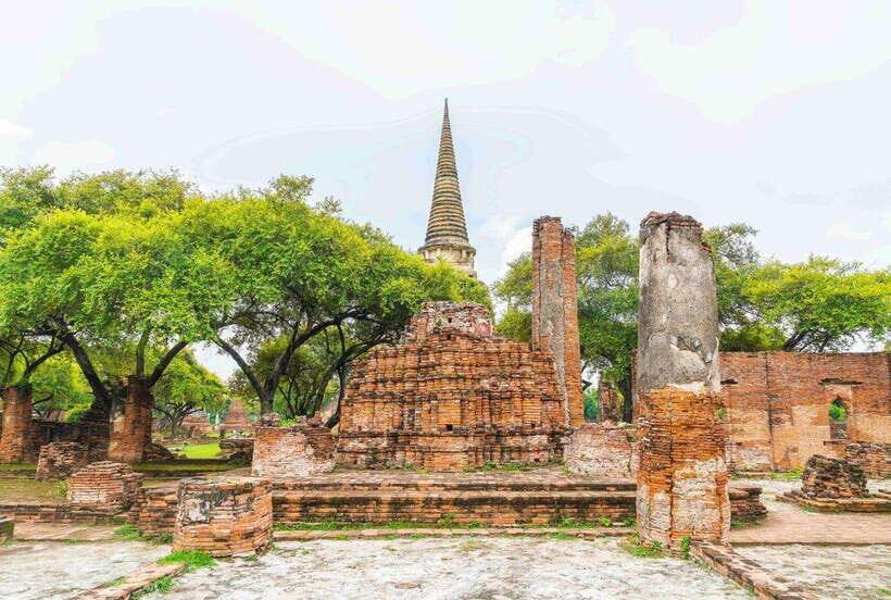 Ayutthaya One Day: Famous Temples & Bang Pa-In Palace Tour - Wat Chaiwatthanaram: Khmer-style prang and bas-relief detail
