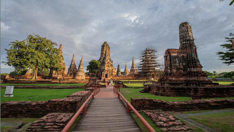 Ayutthaya One Day: Famous Temples & Bang Pa-In Palace Tour - Transport, timing, and the comfort factor that makes temples easier