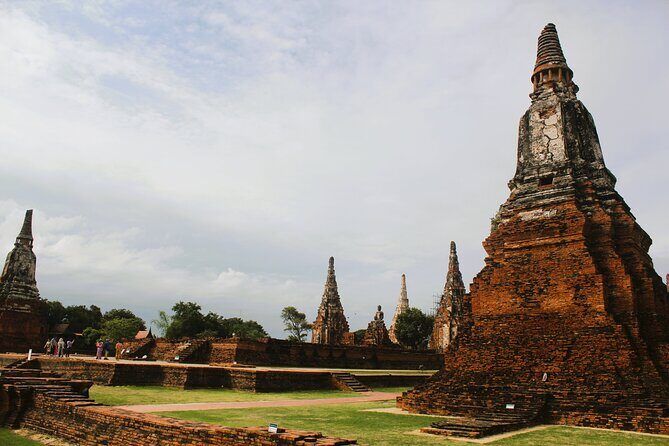Ayutthaya Sunset Join Tour, Boat Ride, Famous Spot & Local Market - Wat Chaiwatthanaram: The Riverside Icon for Late Afternoon Photos