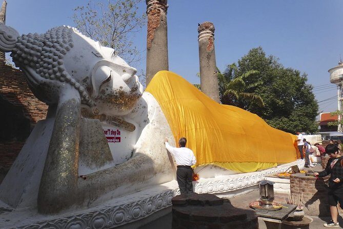 Ayutthaya Sunset Tour: Iconic Temples & Scenic River Boat Ride - Wat Yai Chaya Mongkol: chedi views and that first temple calm