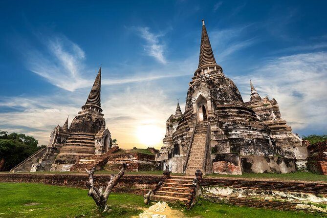 Ayutthaya Temples and Ayothaya Floating Market From Bangkok - Bang-In Summer Palace walk: a clothing heads-up that matters