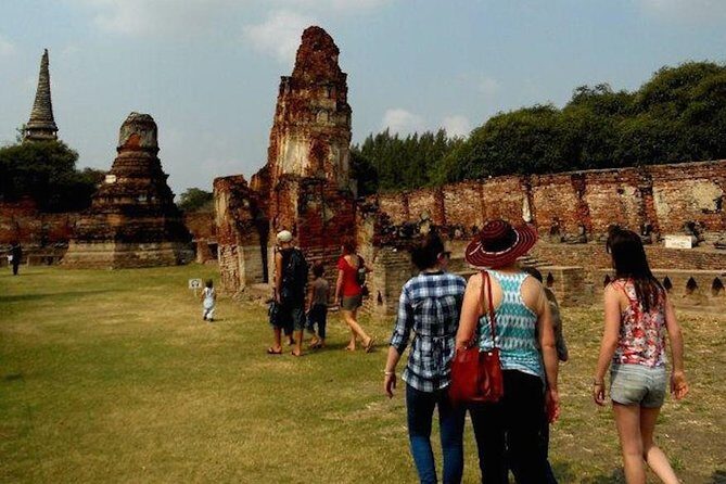 Ayutthaya UNESCO Temples Group Tour with Lunch - Wat Mahathat: the Buddha head in the bodhi tree moment