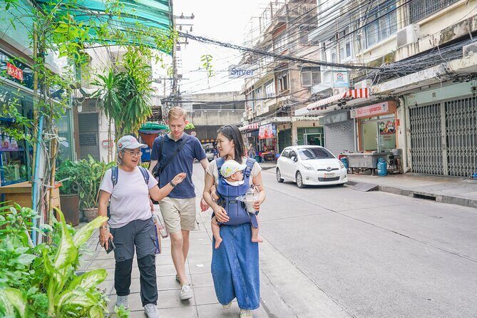 Bang Rak Backstreets: Local Bites & Culture Walking Tour - Hidden lunch and Thai curries that actually feel local