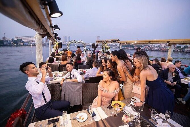 Bangkok: 2-Hour Dinner Cruise on the Chao Phraya Princess - Why a Chao Phraya dinner cruise works so well in Bangkok