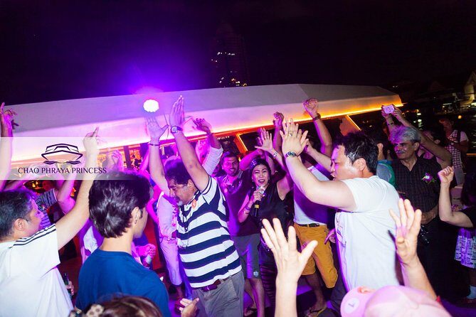 Bangkok: 2-Hour Dinner Cruise on the Chao Phraya Princess - The buffet dinner: Thai + international food, plus coffee/tea and desserts