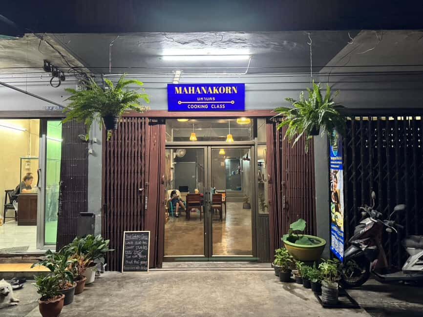Bangkok: Authentic Thai Cooking Class with Local Host - Eating Together: Portions, AC Comfort, and the Photo Factor