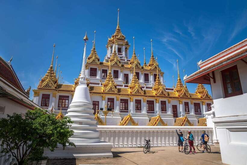 Bangkok: Backstreets and Historic Temples Bike Tour - Bikes, safety, and clothing rules you can’t ignore