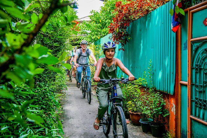 Bangkok: Backstreets and Temple Historic Bike Tour - Food, snacks, and refreshment stops that actually help