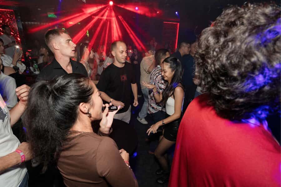 Bangkok: Bar and Club Crawl - Who This Crawl Suits Best (and Who Might Hate It)
