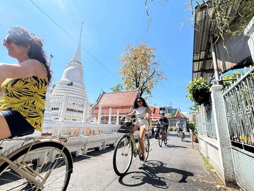 Bangkok: Bike, Boat & Food Tour in Thonburi - Talat Phlu to Wat Stops: Temples, Photo Breaks, and Quiet Neighborhoods
