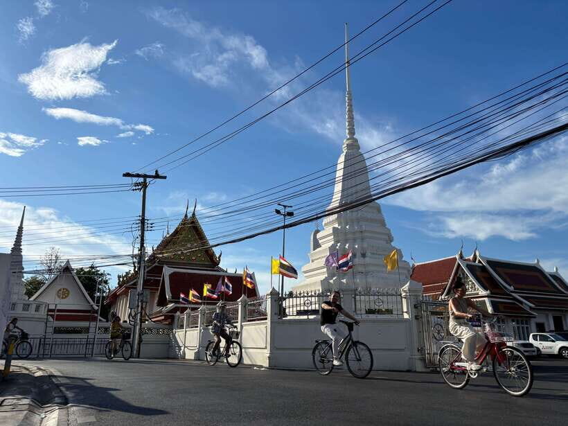 Bangkok: Bike, Boat & Food Tour in Thonburi - Distance, Pacing, and What to Wear