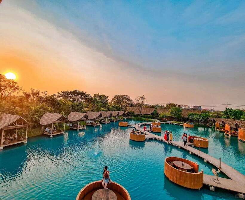 Bangkok: Bubble in the Forest Cafe Photography Journey - Bangkok’s Mini Maldives Moment: What This Floating Cafe Really Feels Like