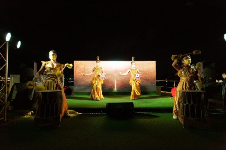Bangkok: Chao Phraya Alangka Cruise at Icon Siam - The onboard vibe: buffet dinner plus live band energy