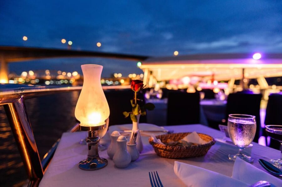 Bangkok: Chao Phraya Princess Dinner Cruise - Wat Pho and River City Bangkok: finishing the route with momentum