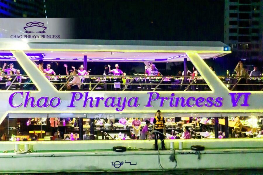 Bangkok: Chao Phraya Princess Dinner Cruise - The onboard dinner: international buffet with seafood (and what you should expect)