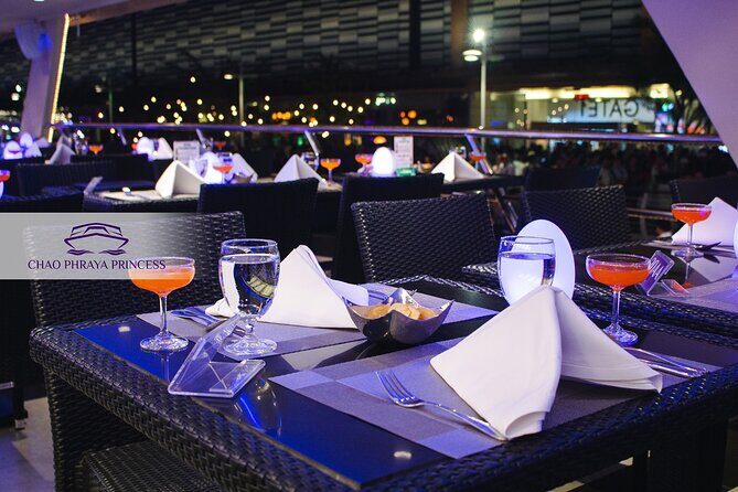 Bangkok Chao Phraya Princess Night Dinner Cruise - The show onboard: live band plus Thai classical dance