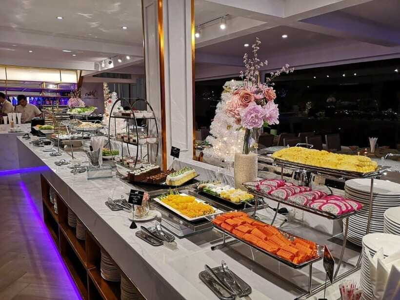 Bangkok: Chao Phraya River Meridian Cruise with Buffet - The seafood buffet and live band: what’s included, and what it feels like