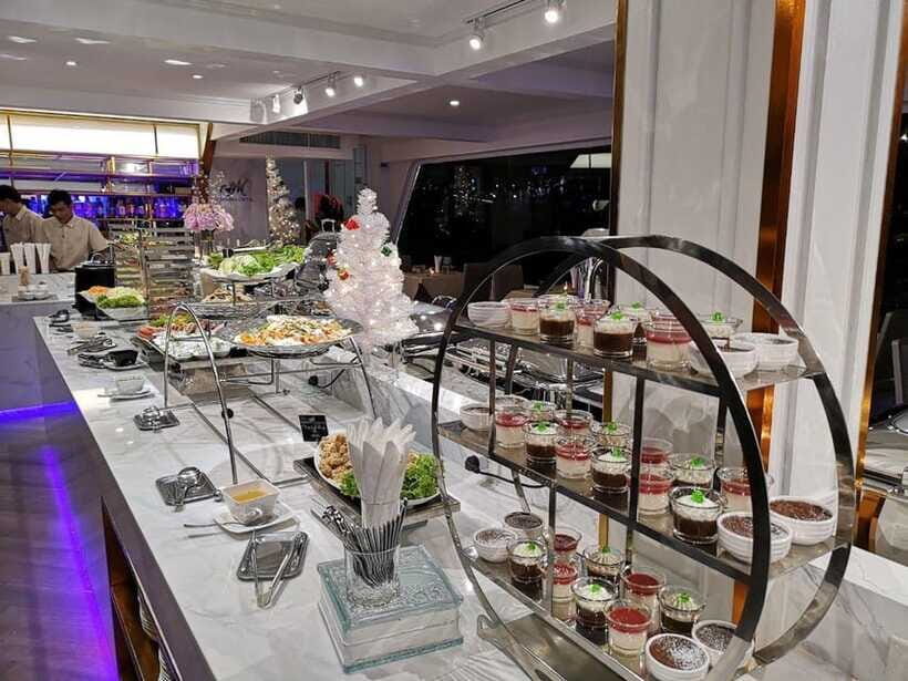 Bangkok: Chao Phraya River Meridian Cruise with Buffet - Seating, views, and the small gotchas that affect your night