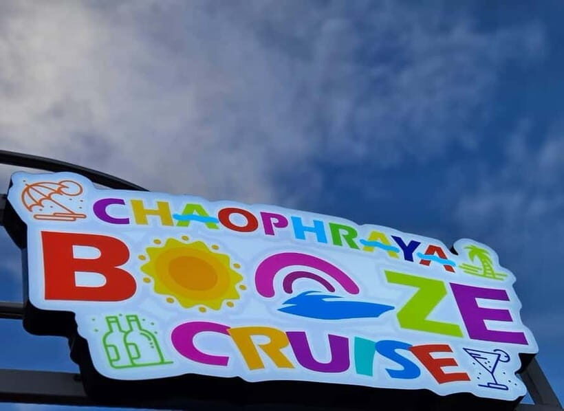 Bangkok : Chaophraya Booze Cruise – Drinks Onboard - The Onboard Vibe: Music, Seats, and a Social-but-Relaxed Flow