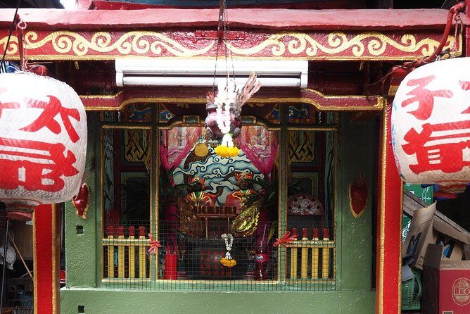 Bangkok China Town ,a Bangkok historic neighbourhood - Talad Noi wall art, Earsae Coffee, and why graffiti is part of the culture