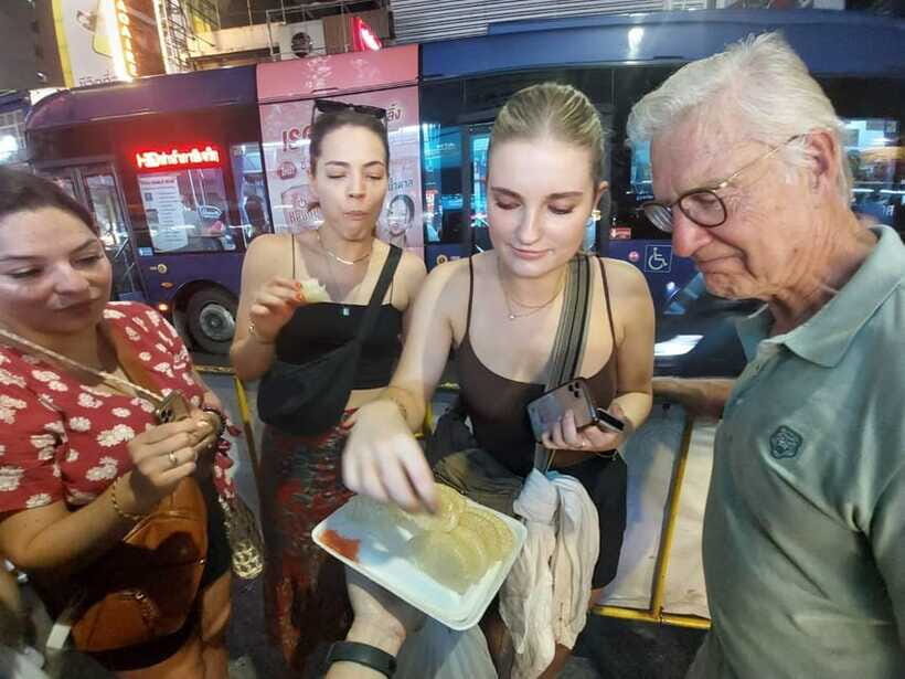 Bangkok: Chinatown Food Tour with Michelin Food Stalls - Hidden Alley Stops: How You Eat Like You Know the Code