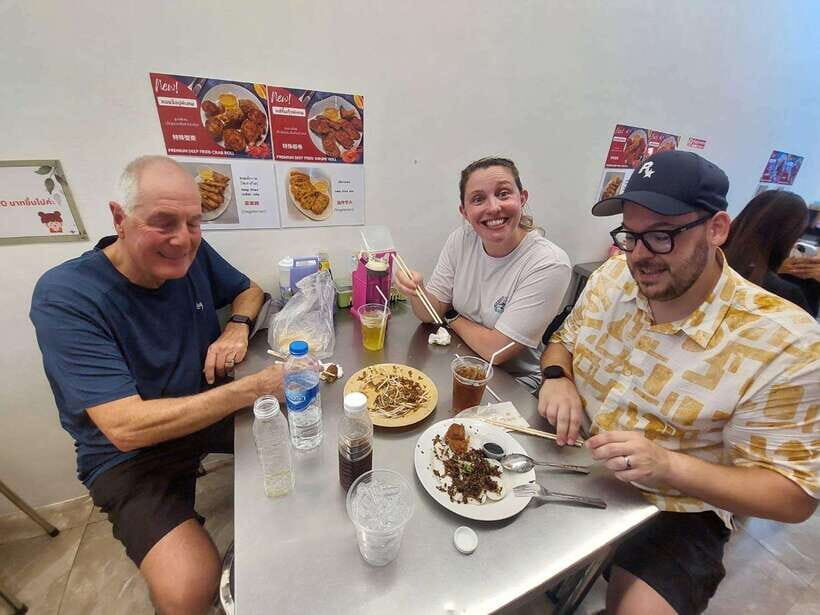 Bangkok: Chinatown Food Tour with Michelin Food Stalls - The Michelin-Recognized Food Stall Stop: Worth It, Even in Street Chaos