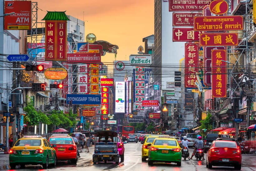 Bangkok: Chinatown & Taladnoi Street Art Guided Walking Tour - Wat Mangkon Kamalawat: Chinese spiritual life as your first big anchor