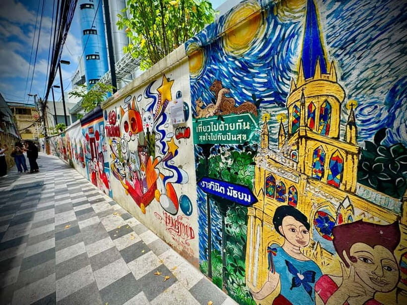 Bangkok: Chinatown & Taladnoi Street Art Guided Walking Tour - Wat Pathum Khongkha: a calmer royal-side break in the schedule