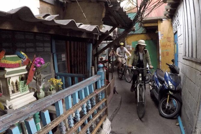 Bangkok City Culture Tour by Bike - Wat Chong Lom: temple basics explained by your guide