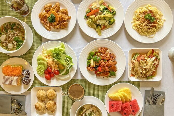 Bangkok Classic 3-Temples With Buffet Lunch Day Tour - The Chao Phraya lunch cruise: a break from heat and traffic