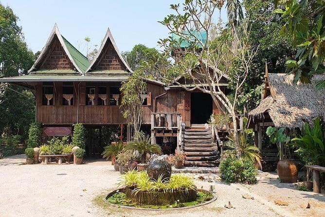 Bangkok Classic 3-Temples With Buffet Lunch Day Tour - Guides and drivers: why the best days feel so smooth