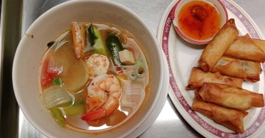 Bangkok: Cook authentic Thai food with Smart Cook - Entering Bangkok Old City: Your meeting point near the Giant Swings