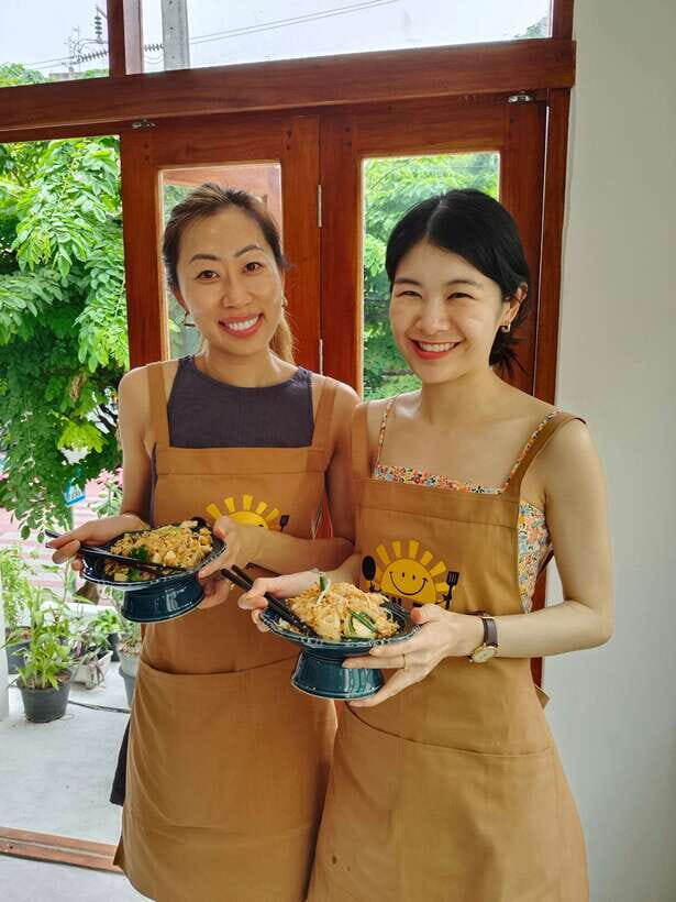 Bangkok: Cooking Class + Tuk Tuk Ride + Market Tour - Logistics that affect your experience: meeting point, timing, and what to pack