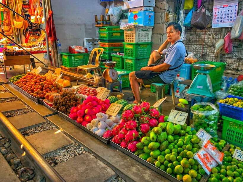 Bangkok: Damnoen Saduak and Mae Klong Train Markets - Audio Guide and Earphones: A Tiny Detail That Saves Time