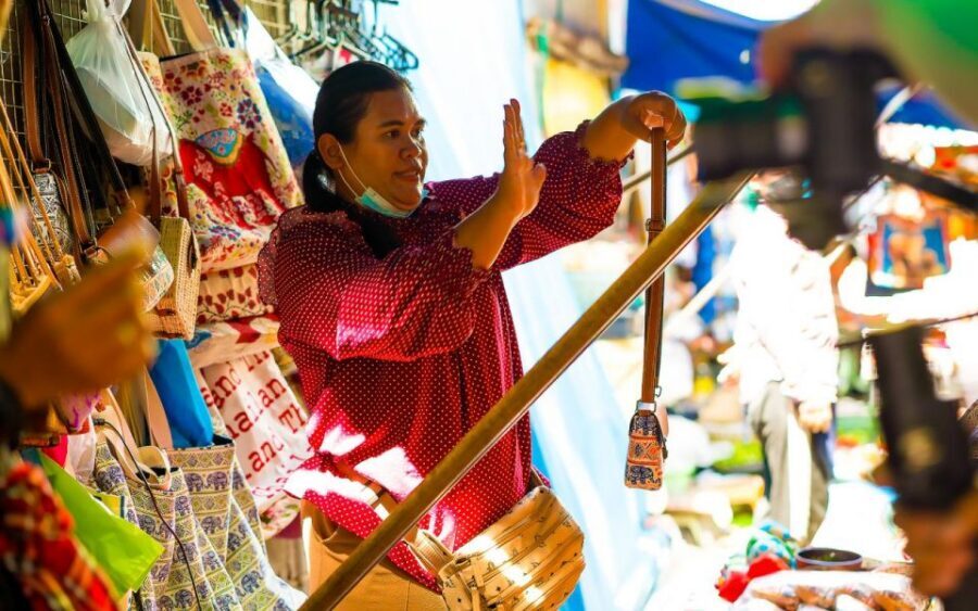 Bangkok: Damnoen Saduak and Train Market with Boat Ride - Buffalo Café: A Calm Reset in the Middle of Market Chaos