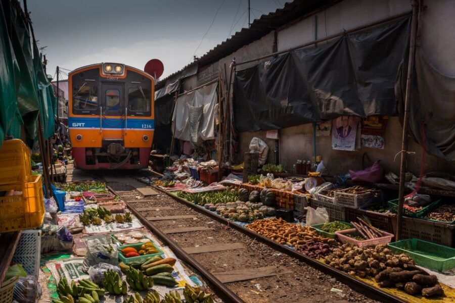 Bangkok: Damnoen Saduak, Train Market & Mahanakhon Day Trip - Ban Ka Long to Maeklong: the short ride that sets the scene