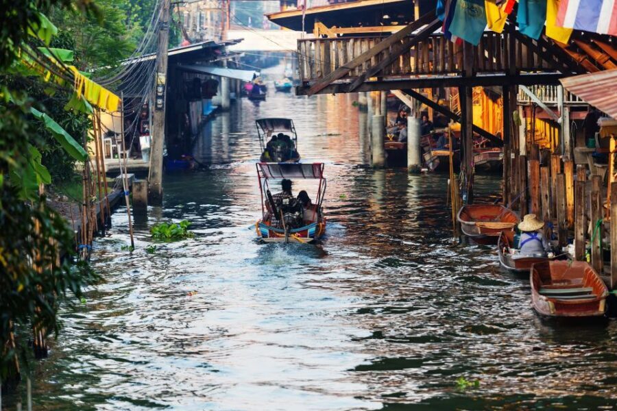 Bangkok: Damnoen Saduak, Train Market & Mahanakhon Day Trip - The air-conditioned ride and small-group reality