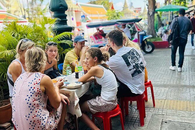 Bangkok Day Tour: Food, Temple & Tuk-Tuk - Lunch at All Meals Sawasdee: The Included Meal That Changes the Whole Value