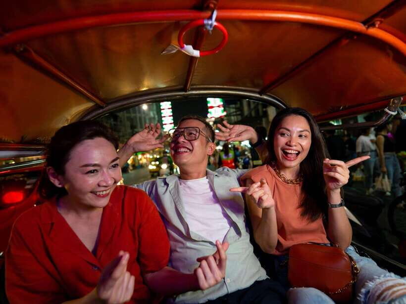 Bangkok: Evening Tour with Wat Arun, Wat Pho & Tuk Tuk Ride - Key things to know before you go